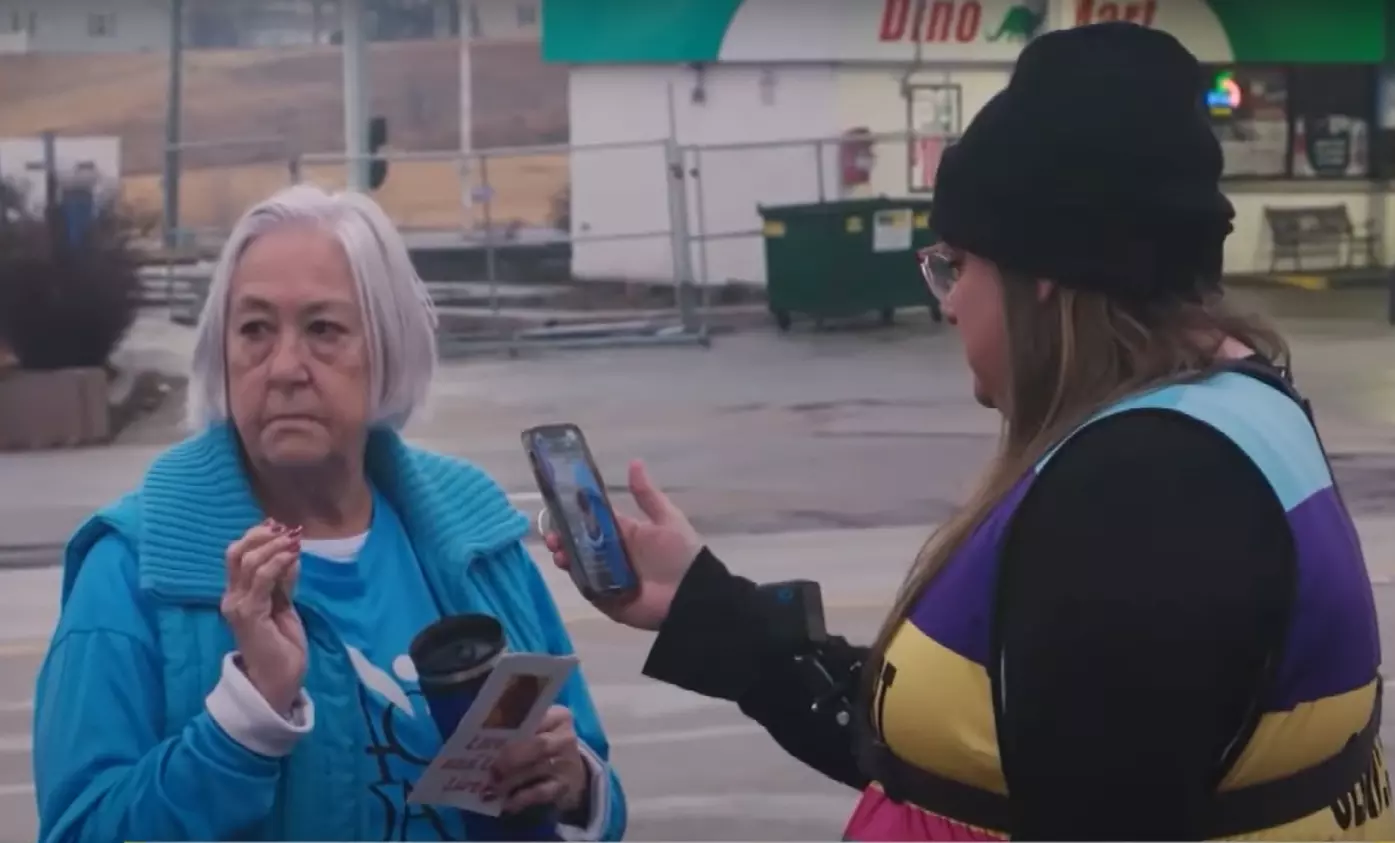 Pro-life sidewalk advocates answer abortion escort’s projected smears, harassment with prayer