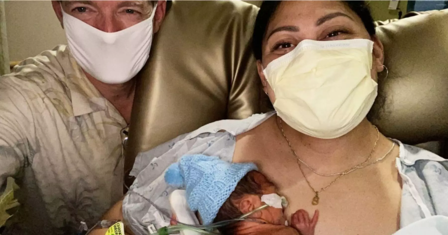 Woman who did not know she was pregnant gave birth at 29 weeks on plane