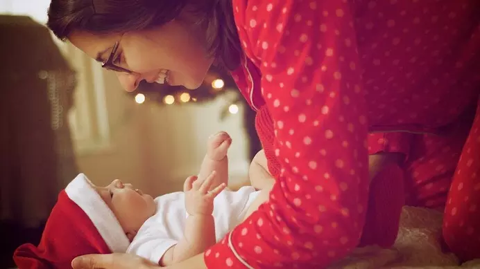 Pro-life Group Sends Christmas Cheer to 6 Single Mothers via Amazon