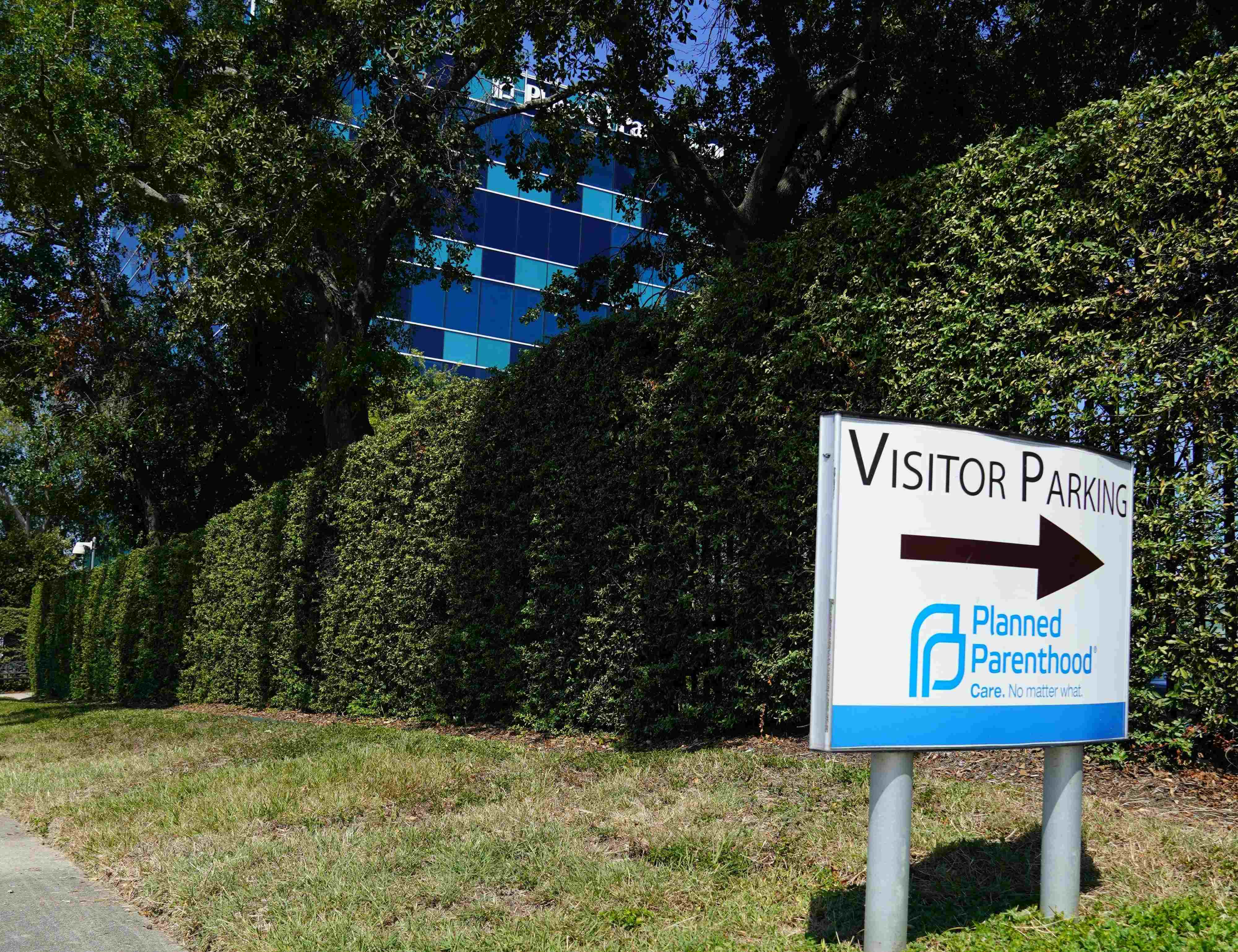 Report: Trump administration extends Biden-era Planned Parenthood funding another year