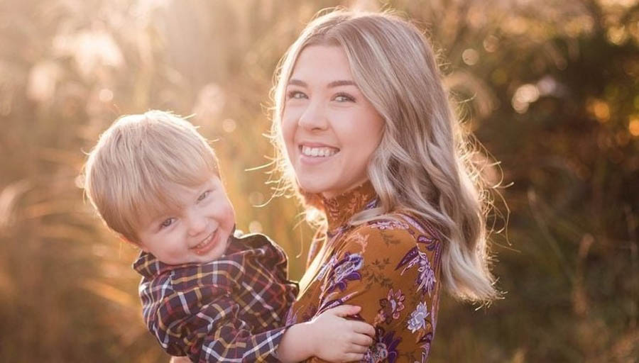 Abandoned by her fiancé for refusing abortion, she now works at the pregnancy center that helped her